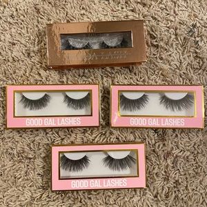 Bundle of lashes